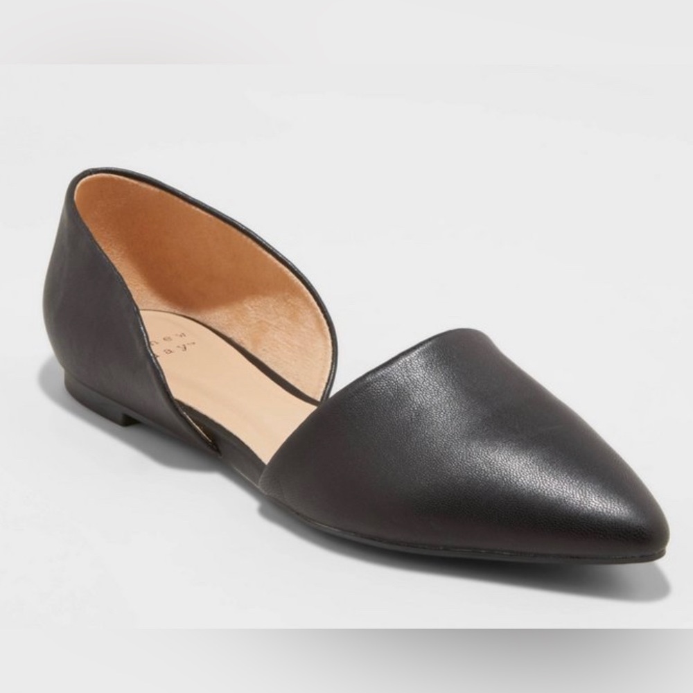 Black pointed flats NWOT